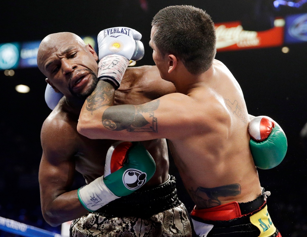 Mayweather outboxes Maidana in Vegas