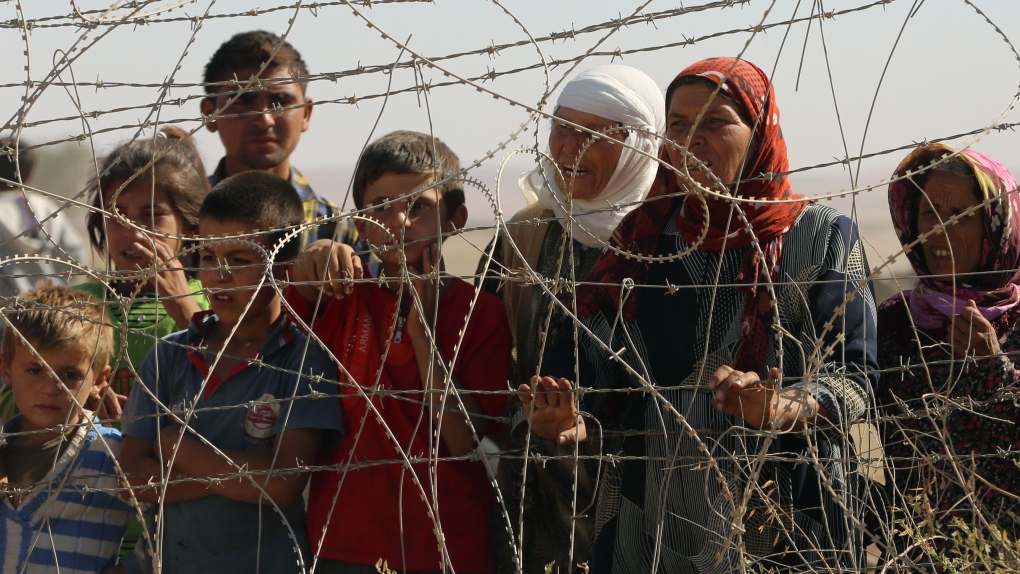 Syrian refugees flee to Turkey