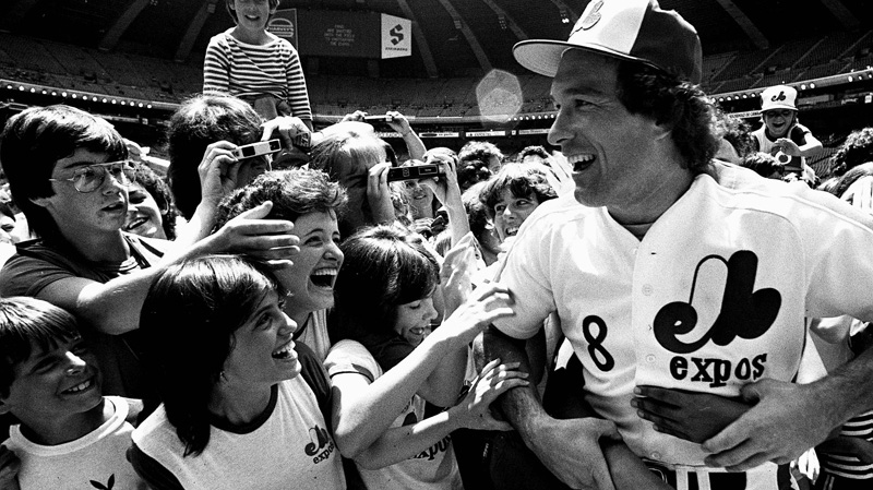 Montreal Expos catcher Gary Carter is mobbed by admiring fans at camera day prior to a baseball game against the Pittsburgh Pirates in Montreal on June 24, 1983. (AP / Bernard Brault)