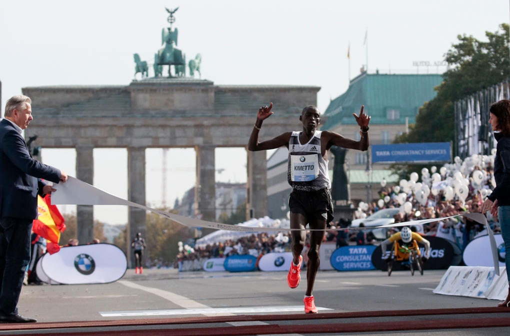 Dennis Kimetto sets marathon world record
