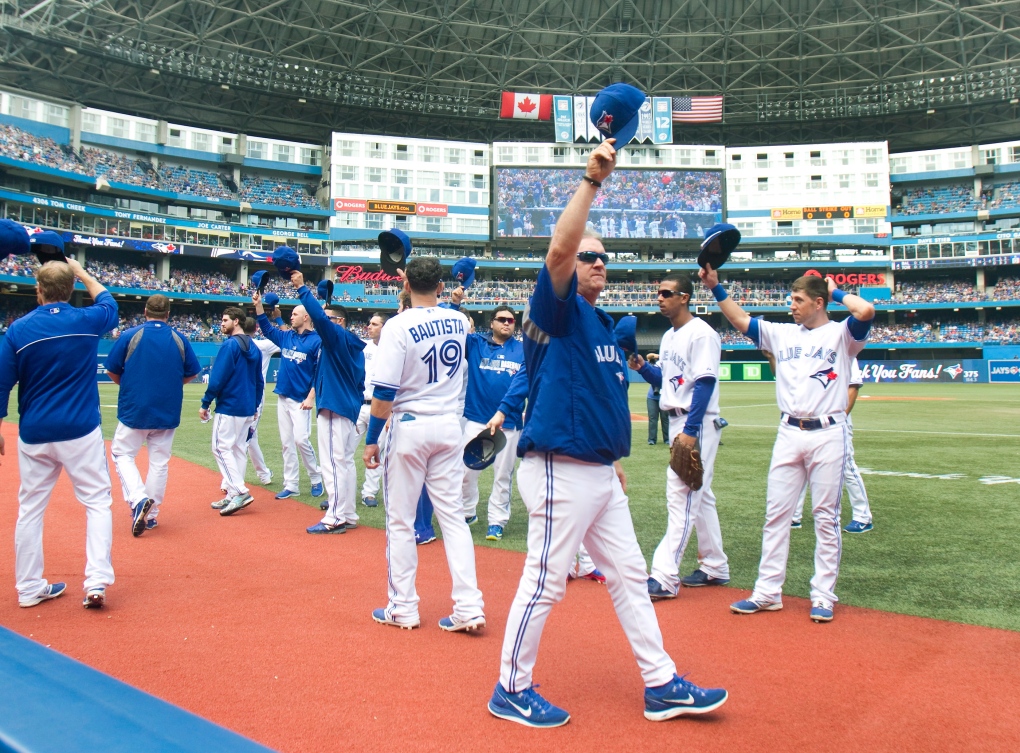 Blue Jays acknowledge fans at Rogers Centre