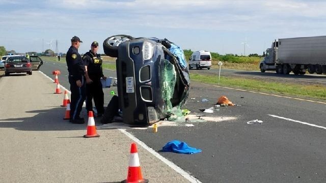 A single-vehicle crash on Highway 401 in Chatham-Kent closed all westbound lanes the morning of Monday, Oct. 6, 2014. (Chris Campbell / CTV Windsor)