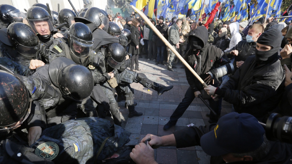 Clashes outside of Ukrainian parliament in Kyiv