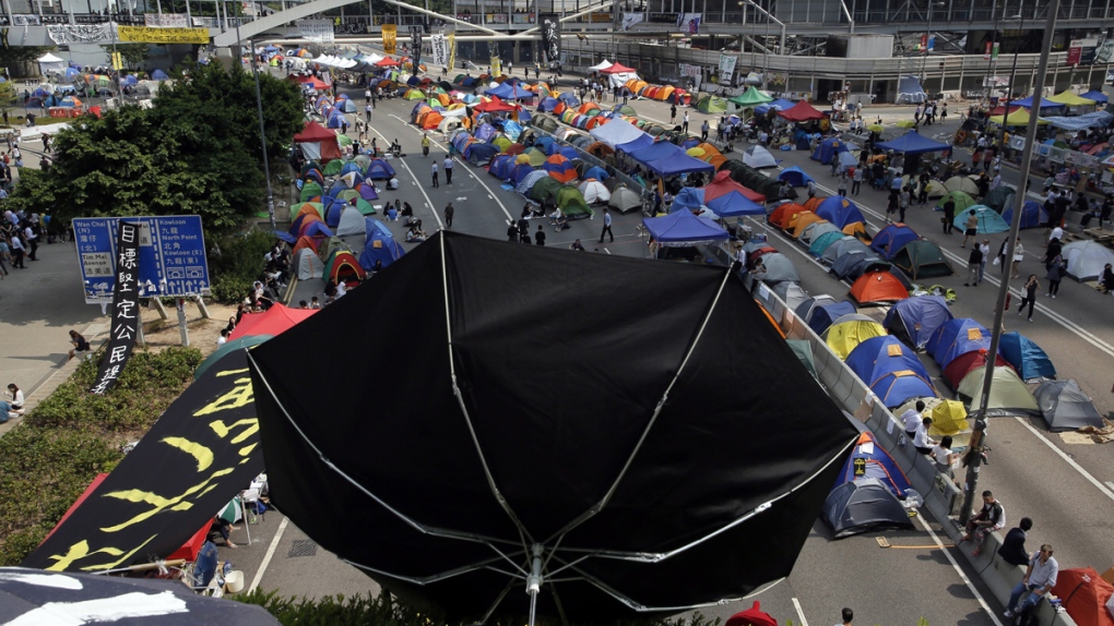 Hong Kong leader tries to reopen democracy talks