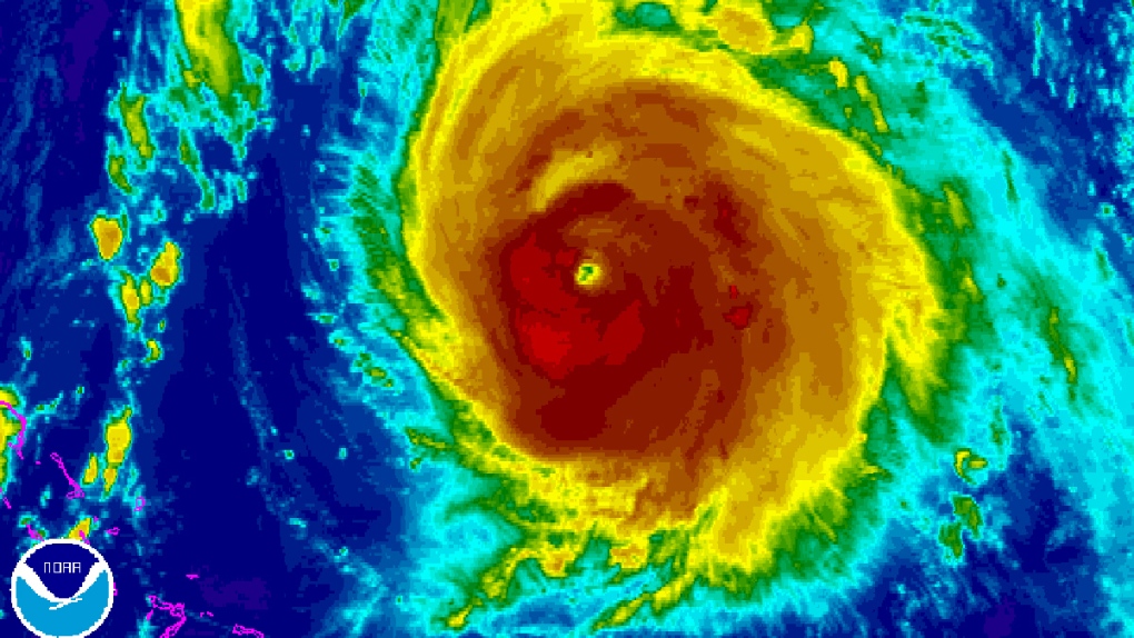 Hurricane Gonzalo swirls towards Bermuda