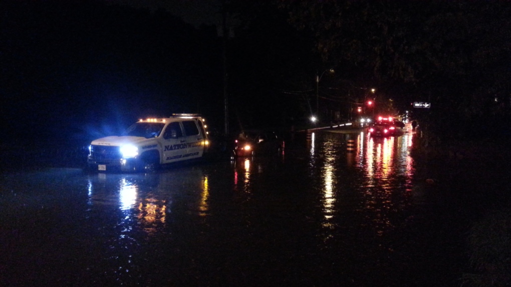 Heavy rains flood roads in Toronto