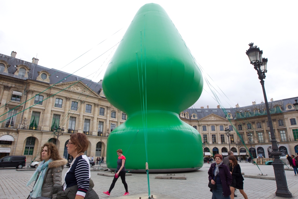 Christmas tree sculpture in Paris