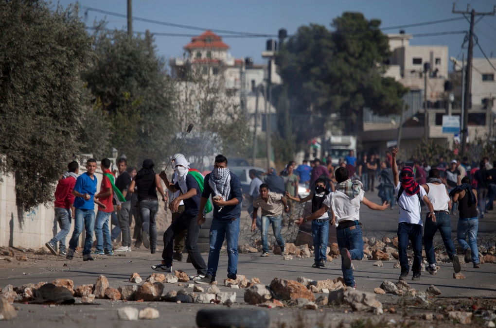 Palestinians clash with Israeli security 