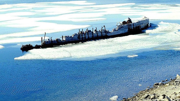 The wreckage of Roald Amundsen's ship Maud is shown in Cambrige Bay, Victoria Island, in June 1998. (Ansgar Walk / THE CANADIAN PRESS/HO)