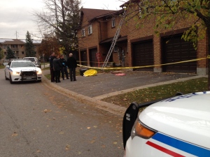 A man has died after falling off a roof on Loggers Run in Barrie on Wednesday November 5, 2014. (Steve Miller / CTV Barrie)