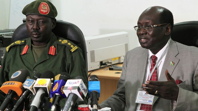 South Sudanese Minister of Information Barnaba Benjamin Marial, right, and Military Spokesman Philip Aguer brief the media about recent fighting between Sudanese and South Sudanese forces along the north-south border, in Juba, south Sudan on Tuesday, March 27, 2012. (AP / Michael Onyiego)