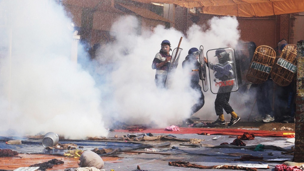 Clashes at Sant Rampal's ashram