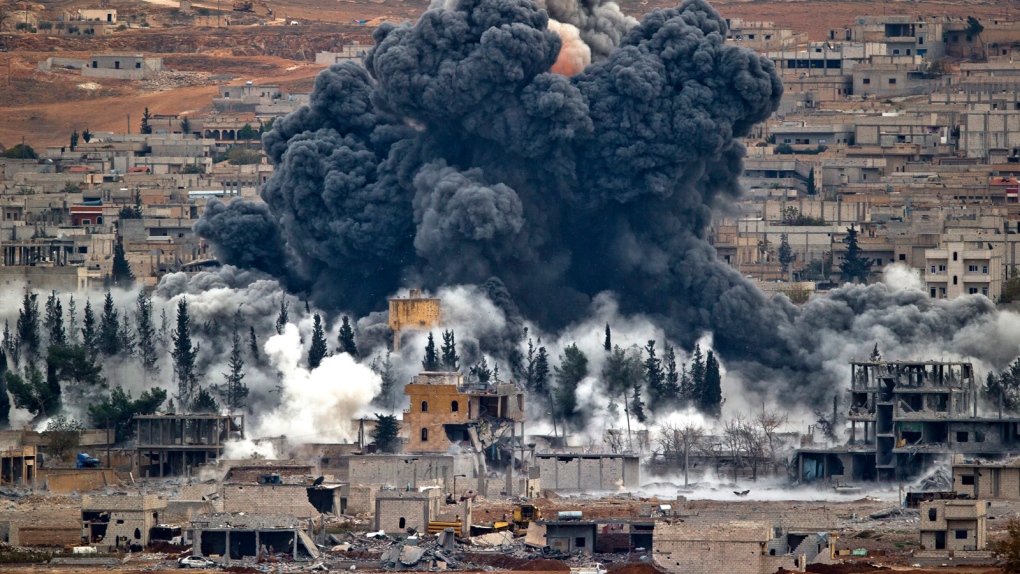 Airstrikes kill 900 in Syria