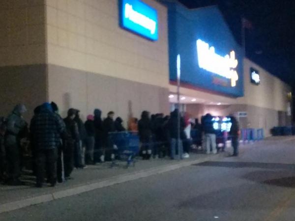 Shoppers lineup at Walmart on Black Friday in Windsor, ONt., Friday Nov.28, 2014. (Arms Bumanlag/AM800)