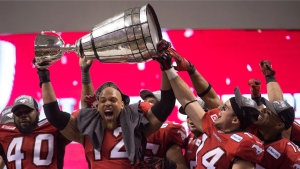 The top of Grey Cup trophy comes loose as Calgary 