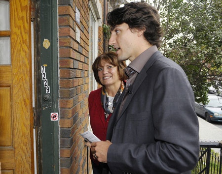 Margaret Trudeau back in campaign mode, working for her son Justin Trudeau, the Liberal candidate in the riding of Papineau, Tuesday Sept. 23.(THE CANADIAN PRESS/ Graham Hughes)