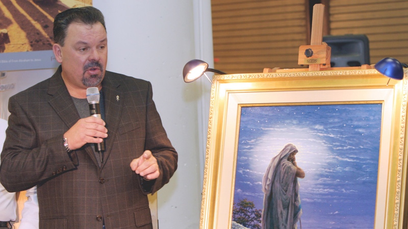 In this Sept. 15, 2006 file photo, artist Thomas Kinkade unveils his painting, "Prayer For Peace," at the opening of the exhibit "From Abraham to Jesus," in Atlanta. (AP Photo/Gene Blythe, File)