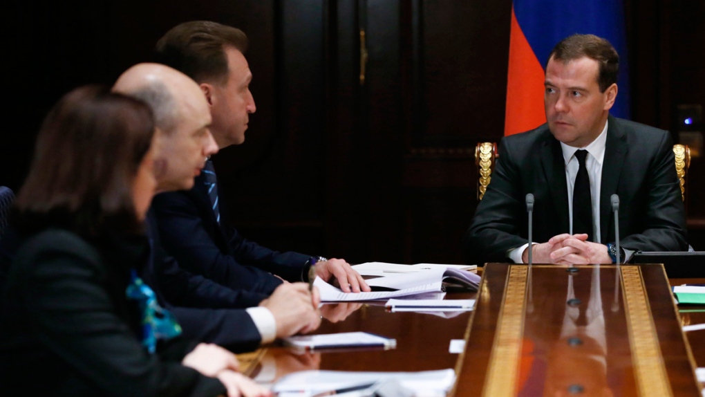 Medvedev chairs a meeting in the Gorki residence