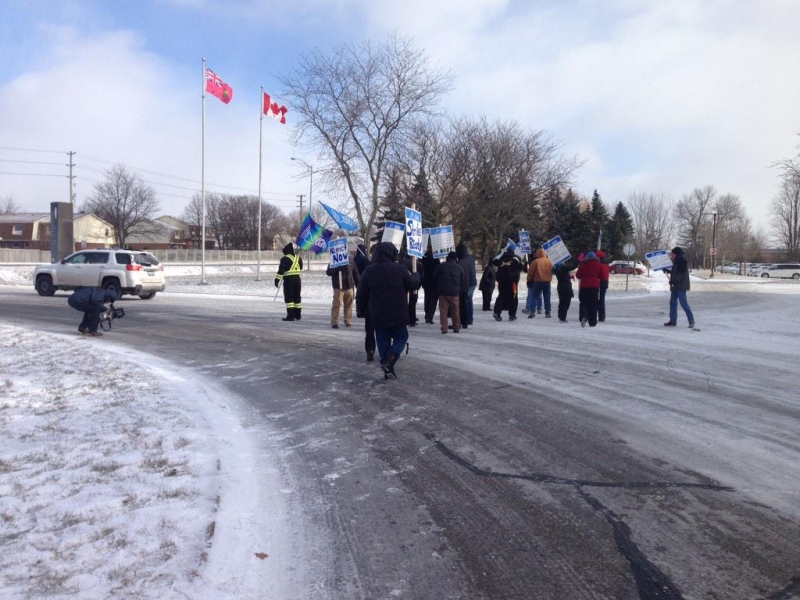 Corrections staff from the Elgin-Middlesex Detention Centre take part in province-wide OPSEU protests on Monday, January 5, 2015.
(Gerry  Dewan / CTV London)
