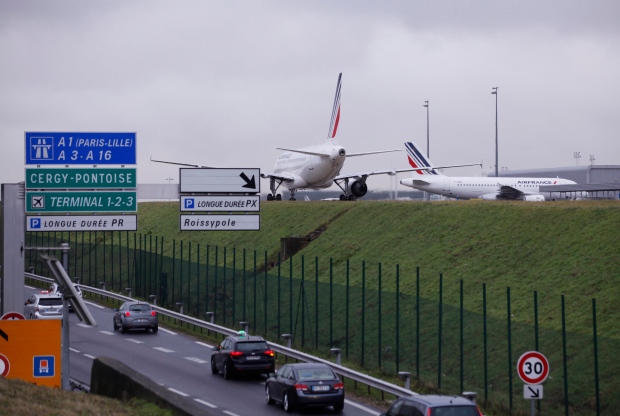 Charles de Gaulle airport closed