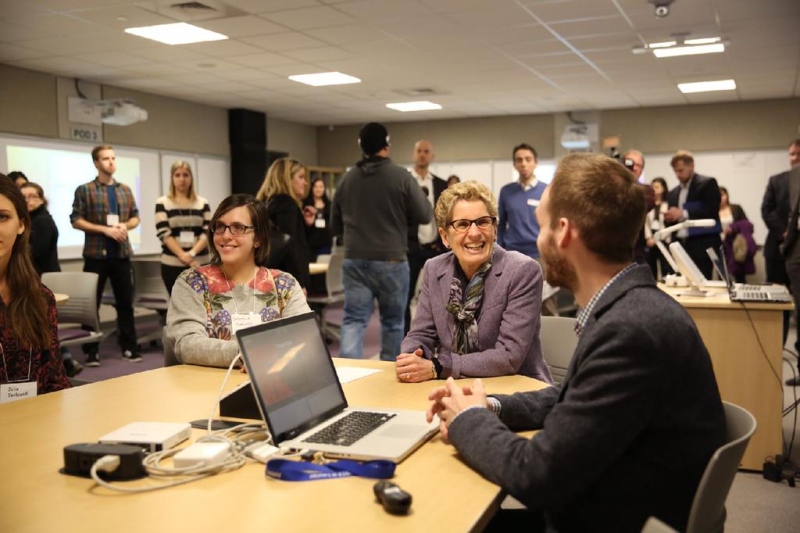 Ontario Premier Kathleen Wynne speaks with students at the Western Active Learning Space in London, Ont. on Tuesday, Jan. 13, 2015. (@Kathleen_Wynne / Twitter)
