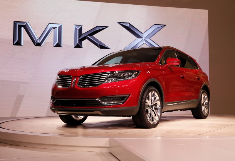 The Lincoln MKX debuts at media previews for the North American International Auto Show in Detroit Tuesday, Jan. 13, 2015. (AP Photo/Paul Sancya)