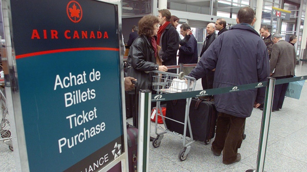 Passengers line-up to purchase tickets at Air Canada at Dorval Airport in Montreal.(Ryan Remiorz / THE CANADIAN PRESS)