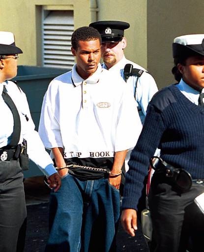 Justis Smith leaves court after being ordered to face a new trial for the alleged murder of Canadian schoolgirl Rebecca Middleton in Hamilton, Bermuda on April 9, 1999. (AP / David Skinner)