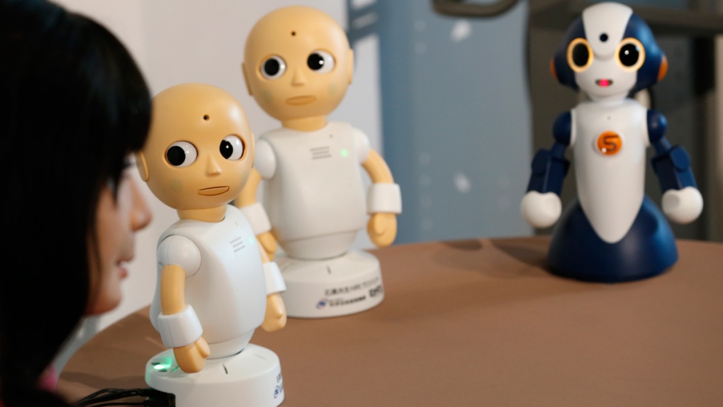 Robot talk. Говорящие японская игрушки. Мишка робот. Conversation роботы. Talking to a Robot.