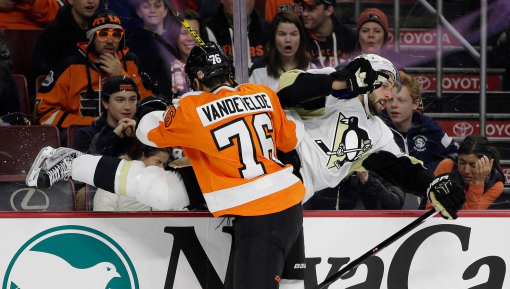 Giroux and Flyers Finish Off Penguins - The New York Times