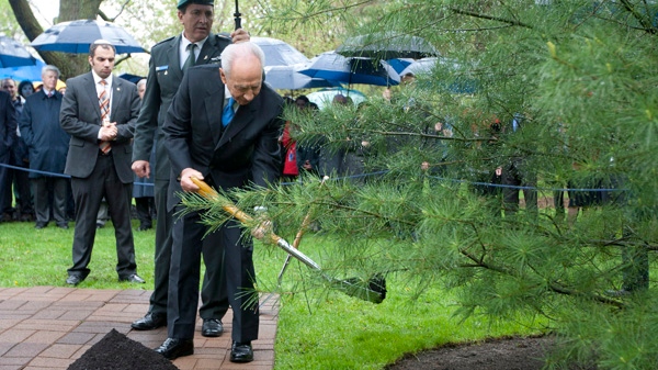 Israeli President Shimon Peres takes part in a tree planting ceremony at Rideau Hall in Ottawa, Tuesday May 8, 2012. (Adrian Wyld / THE CANADIAN PRESS)
