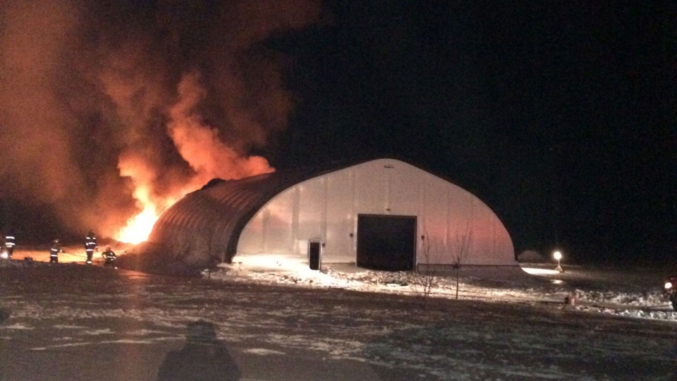 Fire destroys warehouse in Quebec 