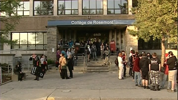 Several hundred protesters defied an injunction, convincing school administrators to cancel classes at College de Rosemont (May 14, 2012)
