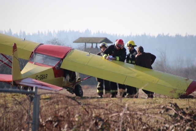Fire crews investigate the scene of a single-engine plane crash along the Serpentine River in Surrey, Sun., March 8, 2015. (CTV)