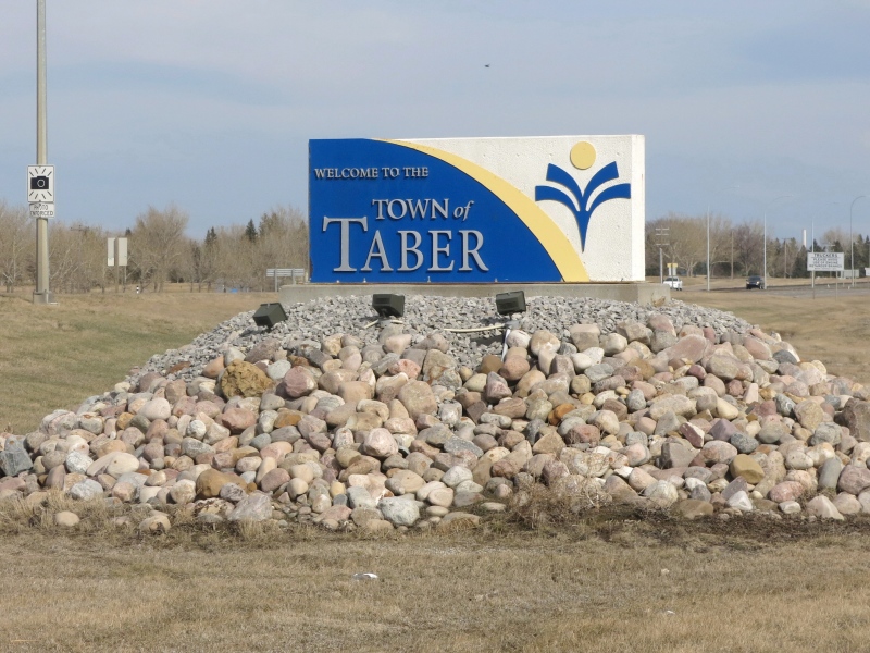 A highway sign is shown in Taber, Alberta on Friday March 13, 2015. (Bill Graveland/THE CANADIAN PRESS)