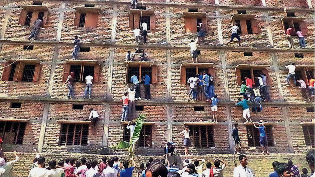 600 hundred students expelled for cheating on exam