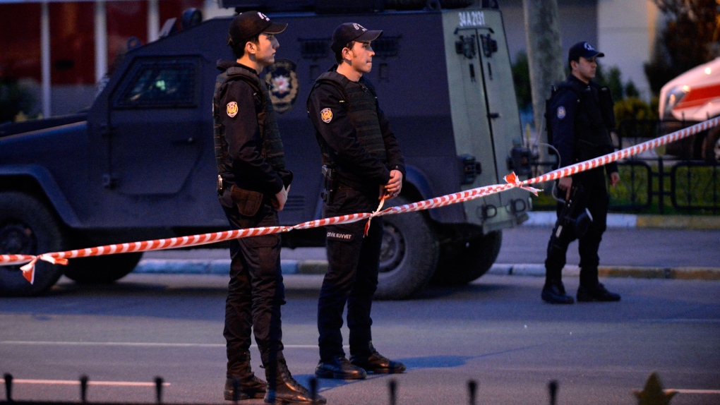 Poice shoot militant in Istanbul