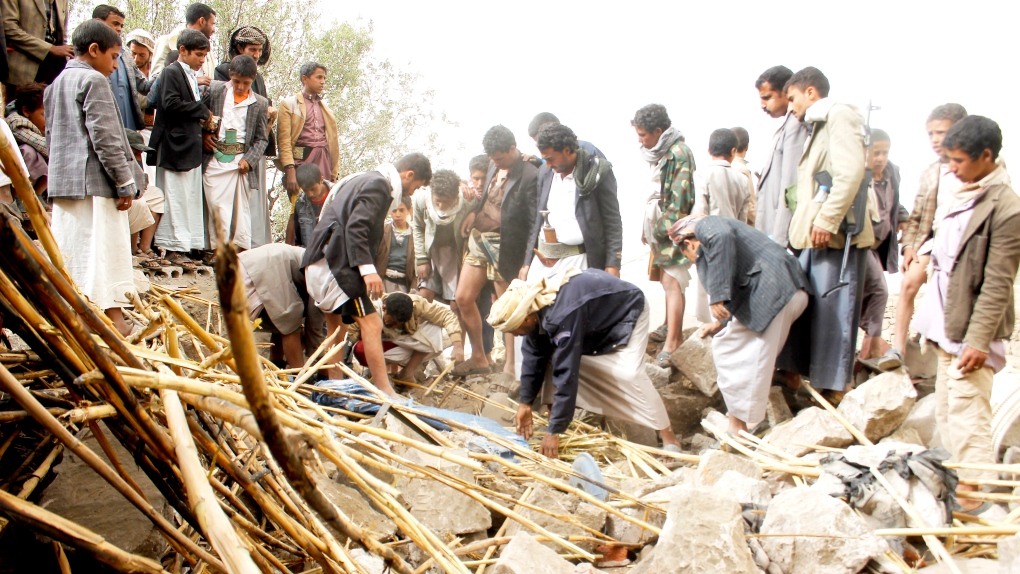 Yemenis search for survivors