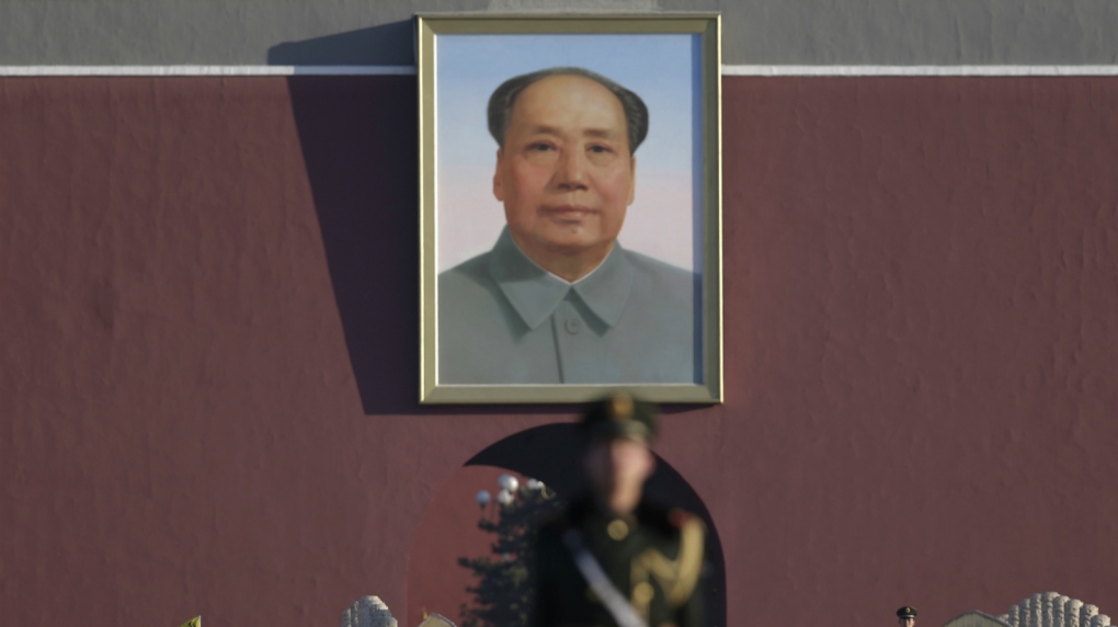 Chinese TV host apologizes for insulting Mao