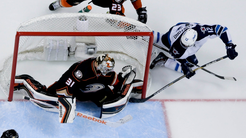 NHL scores: Ducks score last-mintute 