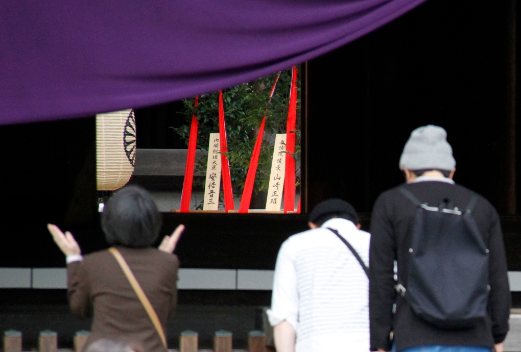 Japan PM sends offerings to controversial shrine