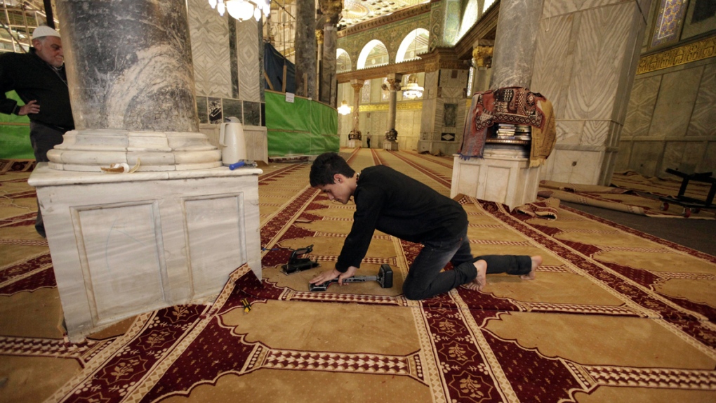 Placing new carpets at the Dome of the Rock shrine