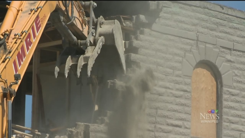 CTV Winnipeg: Demolition crews tear down building