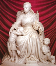 This Statue of Queen Victoria adorned the main entrance from 1893 until the 1950s. (Courtesy The Royal Vic by Neville Terry)