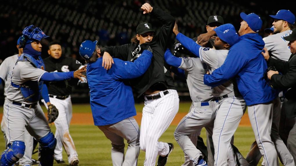 White Sox and Royals players brawl in Chicago