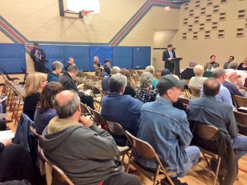 Residents of the Remington Park area attend a meeting about a cancer cluster in Windsor, Ont., April 29, 2015. (Melissa Nakhavoly / CTV Windsor)