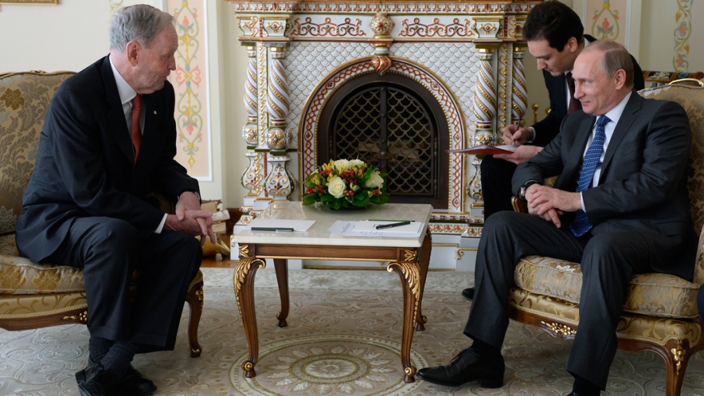 Putin and Chretien meet outside Moscow, Russia