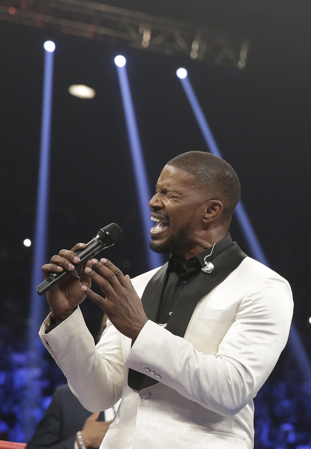 Jamie Foxx defends singing at Mayweather-Pacquiao fight | CTV News