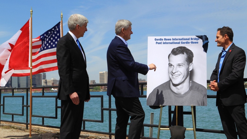 Michigan Governor Rick Snyder (left to right), Prime Minister Stephen Harper and Murray Howe, Gordie Howe's son, announce that the Detroit River International Crossing will be named the Gordie Howe International Bridge, on the waterfront, in Windsor, Ont., Thursday, May 14, 2015. (Dave Chidley / THE CANADIAN PRESS)