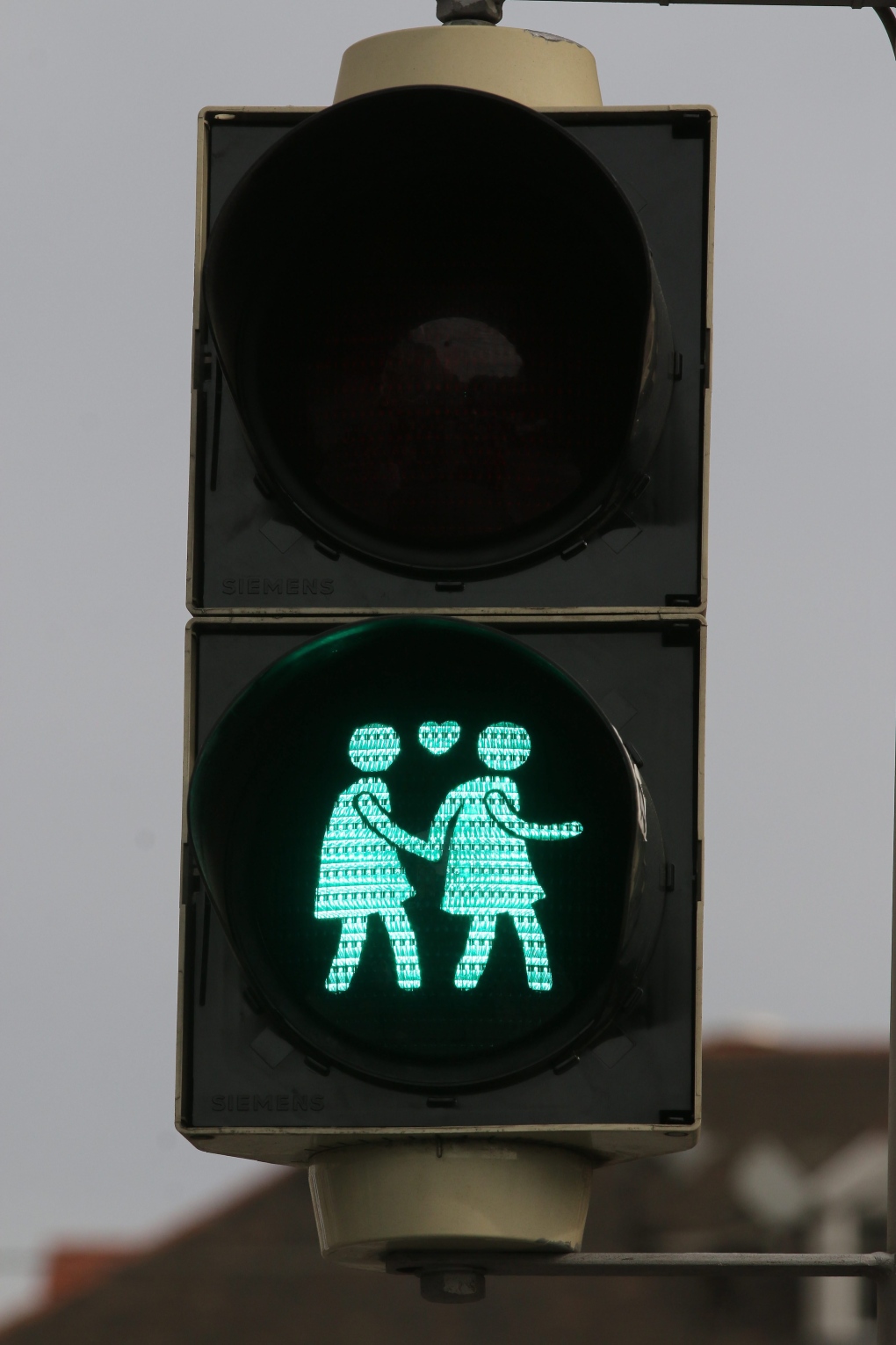 Lesbian couple on traffic light